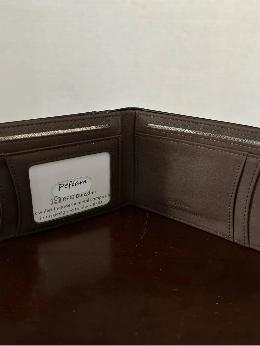 American Flag RFID-Blocking men ‘s Wallet in Brown Genuine Leather